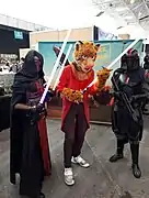 Un fursuiter français accompagné de personnages de Star Wars.