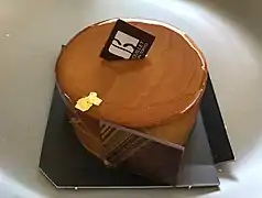 avec un gâteau pâtissier