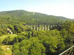 Regardant vers Génolhac, la maison de Chamboverne sur la commune de Chambon