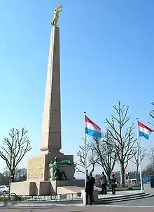 Le Monument du souvenir lors d'une cérémonie de commémoration.