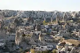 La vallée de Göreme et ses cheminées de fée dans le parc national de Göreme en Cappadoce.