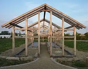 Ruines et reconstitution de la structure du mithréum II de Güglingen (Allemagne).