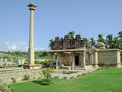 Temple Jain, monument classé, sur la colline Hemakuta.