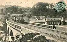 Le viaduc de l'Hospice, sur la ligne de Rouen à Orléans, vers 1905.