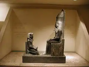 Horemheb devant le dieu Atoum