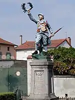 Le Poilu victorieux (monument aux morts)« Monument aux morts de 14-18 à Randan », sur e-monumen