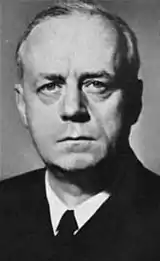 Photographie en noir et blanc de Joachim von Ribbentrop, en civil