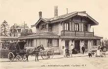 La gare de Fontenay-sous-Bois au début du XXe siècle, avec un fiacre à l'attente