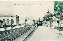 La gare d'Issy-Plaine, au tout début du vingtième siècle, du temps de son exploitation par troisième rail électrique et signalisation mécanique.