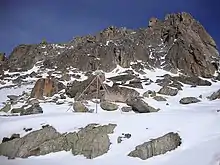 Antenne GNSS de la station permanente ARGR de Résif-Rénag sur le glacier d'Argentière (Haute-Savoie)