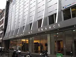 photo en couleur d'un immeuble à Paris