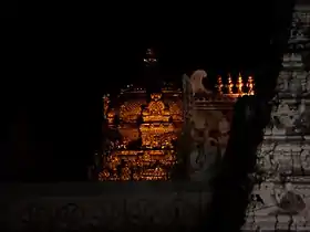 Vimana illuminé du Temple de Sri Venkateshwara Swamy à Tirupati.