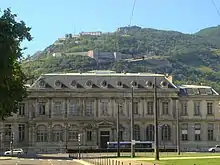  Palais de l'université sur la place de Verdun, ancien siège des facultés grenobloises (aujourd’hui IUT 2 Grenoble)