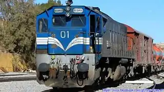 Locomotive EMD GM GT26HCW2A avec son chargement