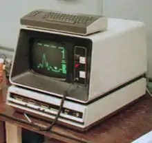 Photo d'un terminal DEC GT40 affichant le jeu vidéo Moonlander