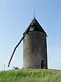 Le moulin de Ballan, typique de la région (mai 2009)