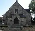 Vue de face de la façade.