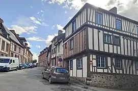 Maison, place Hoche et rue aux Juifs.