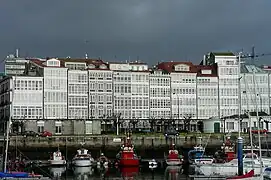 Immeubles, sur l`avenida de la Marina.