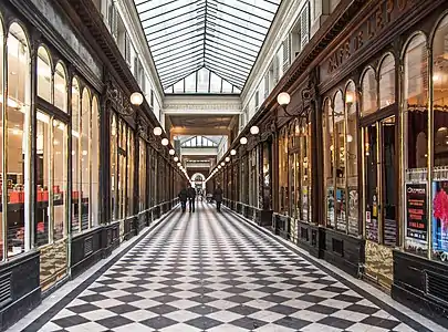 Intérieur de la galerie, perspective.