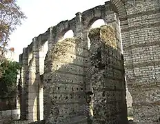 Arcades extérieures.