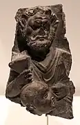 Visage de Vajrapani avec vajra et un moine. Gandhara IIe / Ve siècle. Asian art in the Indianapolis Museum of Art