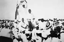 Gandhi à une manifestation durant la marche du sel.