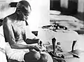 Gandhi au fuseau, 1942