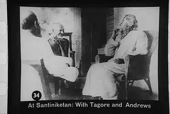 Gandhi, Tagore et Charles Freer Andrews à Santiniketan en 1925