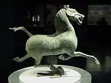 Cheval volant. Han orientaux. bronze, h 34,5 cm. Gansu provincial Museum, Chine.