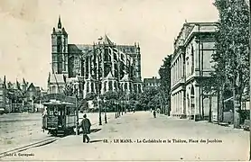 La cathédrale et le premier théâtre.