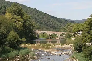 Le Gardon de Saint-Jean et le pont Vieux, à Saint-Jean-du-Gard.