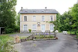 Ancien bâtiment voyageurs.