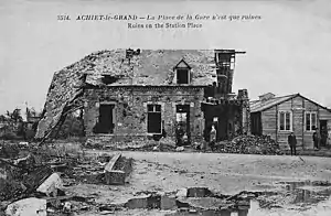 La place de la Gare, en ruine, en 1918