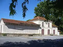 La gare côté des anciennes voies.