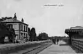 L'ancienne gare avec son bâtiment voyageurs vers 1900.