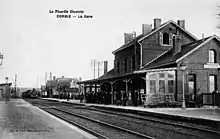 Carte postale ancienne, montrant en noir et blanc la gare de Corbie (côté voies).