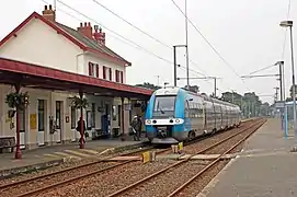 Un TER Le Croisic - Nantes en gare.