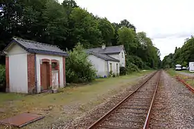 Anciens bâtiments de la gare de Saint-Rivalain.