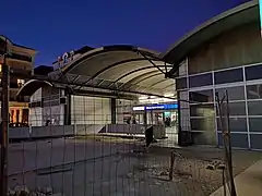 Bâtiment voyageurs de la gare côté nord, de nuit.