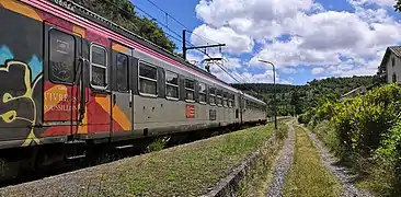 Un TER arrêté en gare.