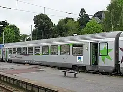 Voiture Corail 200 Basse-Normandie (2nd classe) en gare de Cherbourg (2008).