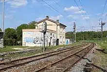 Photographie en couleurs de l’ancienne gare de Marcellaz-Hauteville.