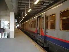 Voie 5 et train IC pour Bruxelles-Midi.