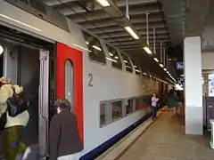 Voie 8 et train IC pour Luxembourg.