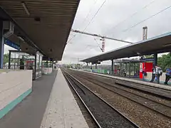 Quai du RER E (direction Paris,en regardant vers le nord).