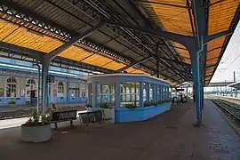 La marquise et les quais de la gare de Sélestat.