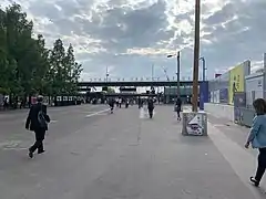 La Place aux Etoiles sert de parvis à la gare du Stade de France - Saint-Denis.