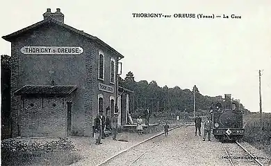 Corpet-Louvet 030 T n°27 en gare de Thorigny-sur-Oreuse.