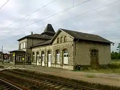 Le bâtiment voyageurs, côté ligne Réding – Metz.